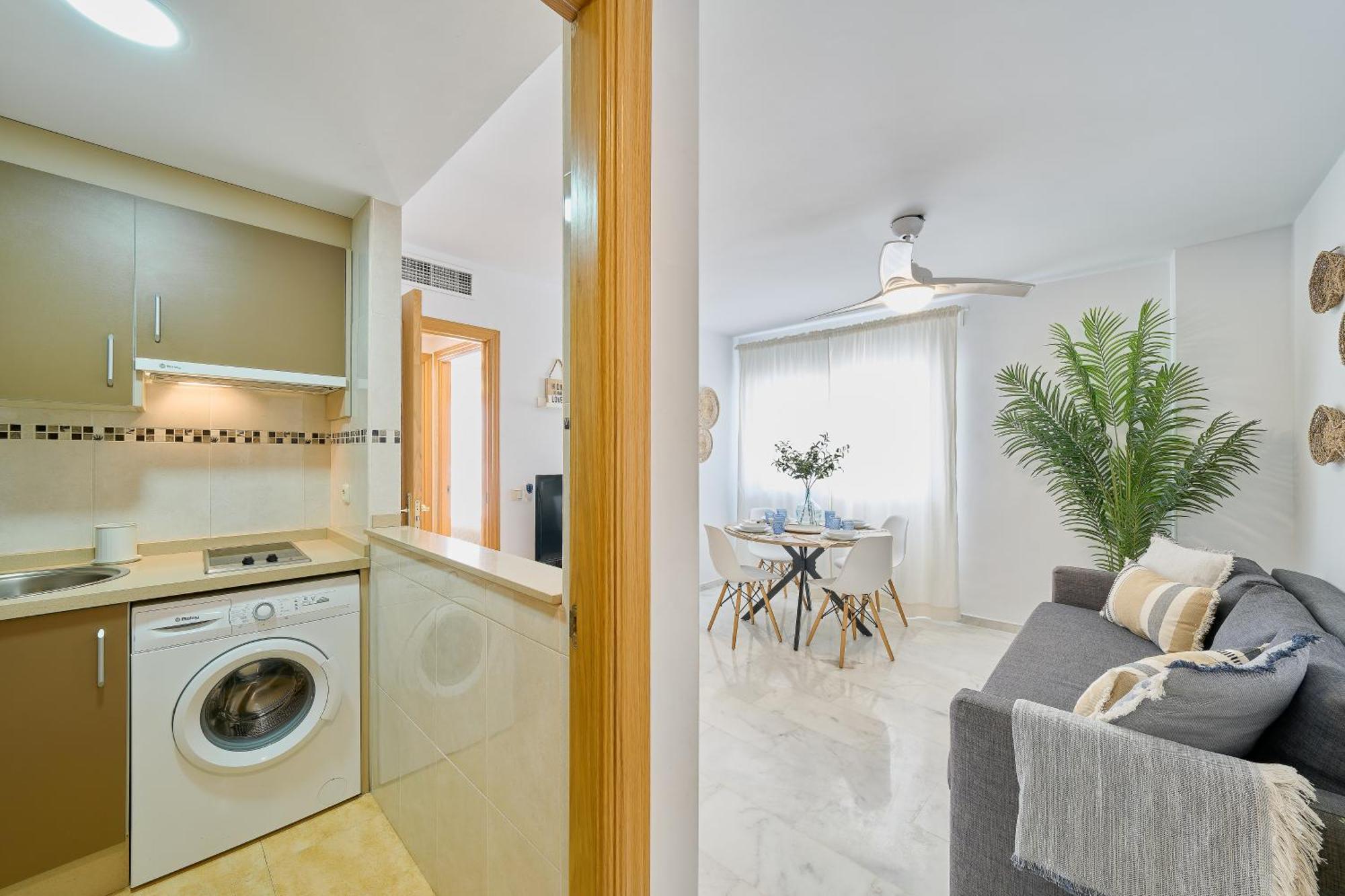 Fuengirola Beach Apartment By Stay Belonio מראה חיצוני תמונה
