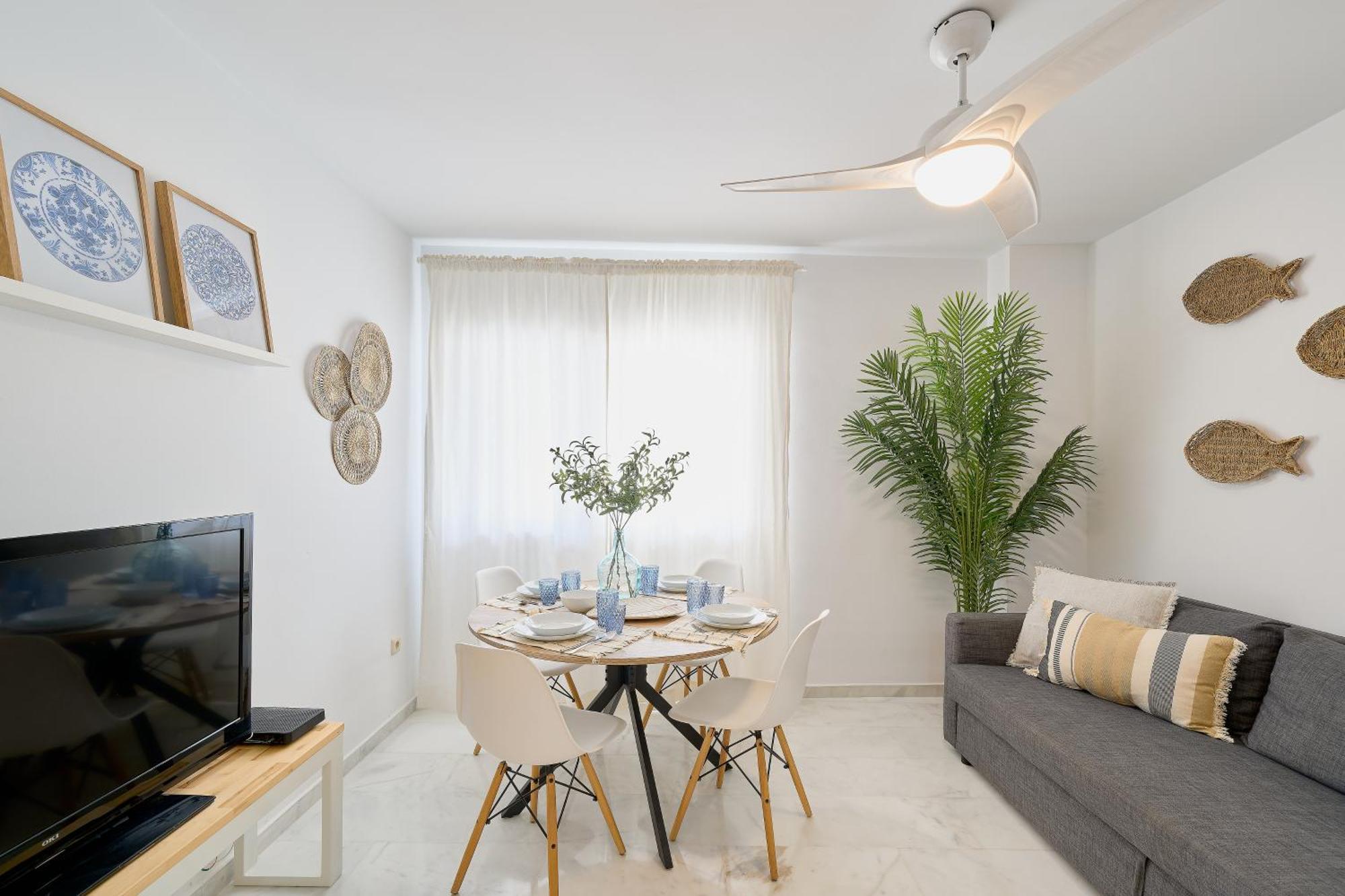 Fuengirola Beach Apartment By Stay Belonio מראה חיצוני תמונה
